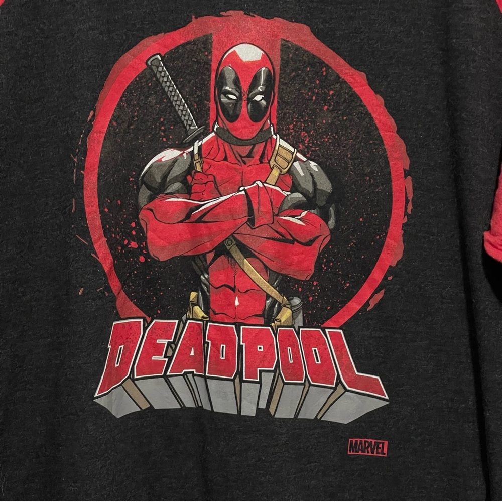 Deadpool 3/4th Sleeve Men’s Baseball Tee Size XXL Flaw-Tiny Hole Under Arm